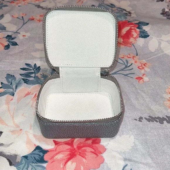 Garrett Leather | Premium Leather Travel Case - Picture 2 of 6